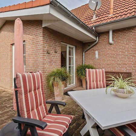 Enticing Holiday Home In Oldenburg With Garden Near Sea Dannau Dış mekan fotoğraf