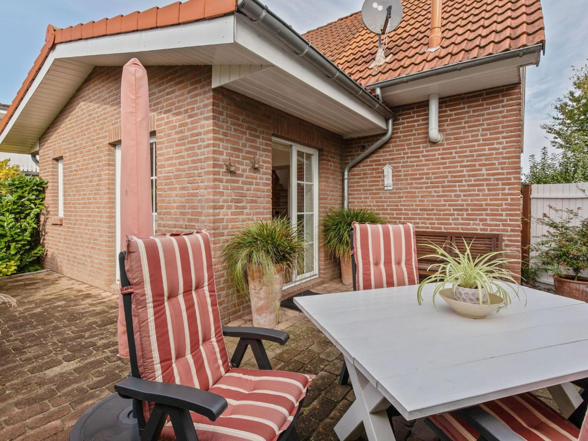 Enticing Holiday Home In Oldenburg With Garden Near Sea Dannau Dış mekan fotoğraf